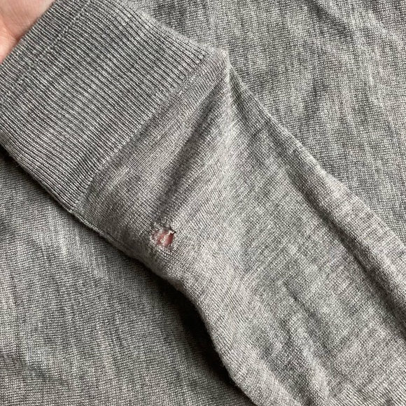 Banana Republic 100% Merino Wool Seamless V Neck Sweater Grey - Picture 5 of 6